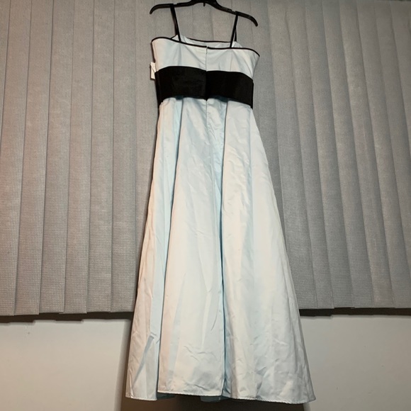 Nicole Miller Strapless Sash and Bow Gown - Picture 5 of 10